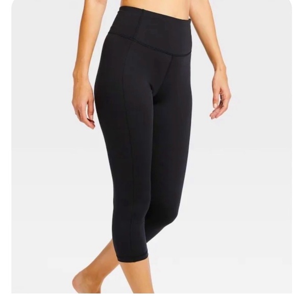 Leggings. NWT. Capri - Picture 1 of 2